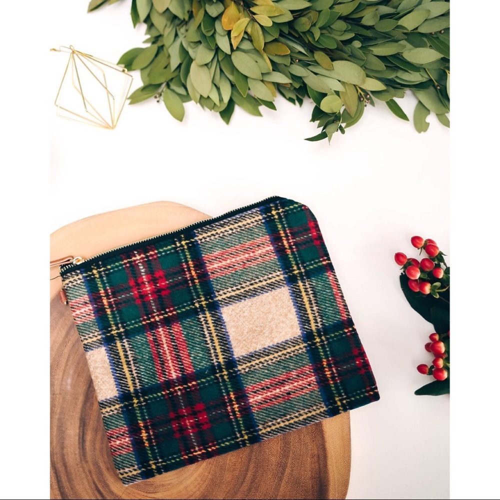 Woven Plaid Zip Clutch - Trendy Seasonal Bag - Picture 5 of 6